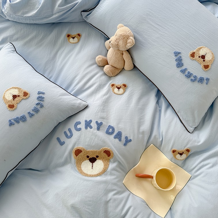 【中国直邮，时效6-10个工作日】Lullabuy 奶噗噗的小熊四件套四季居家床品套装床单被套枕套 天蓝色