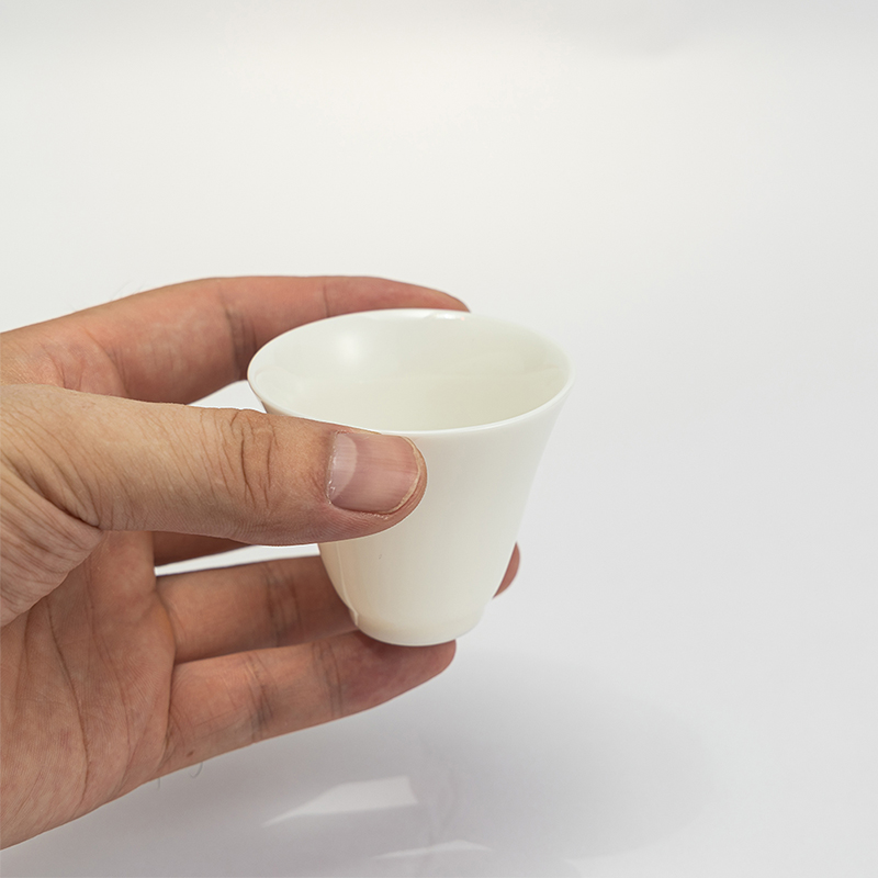 【中国直邮，时效10-15天】正山堂·骏眉中国 德化白瓷茶具 一碗两杯 礼盒包装 泡茶盖碗盖碗+品茗杯*2 