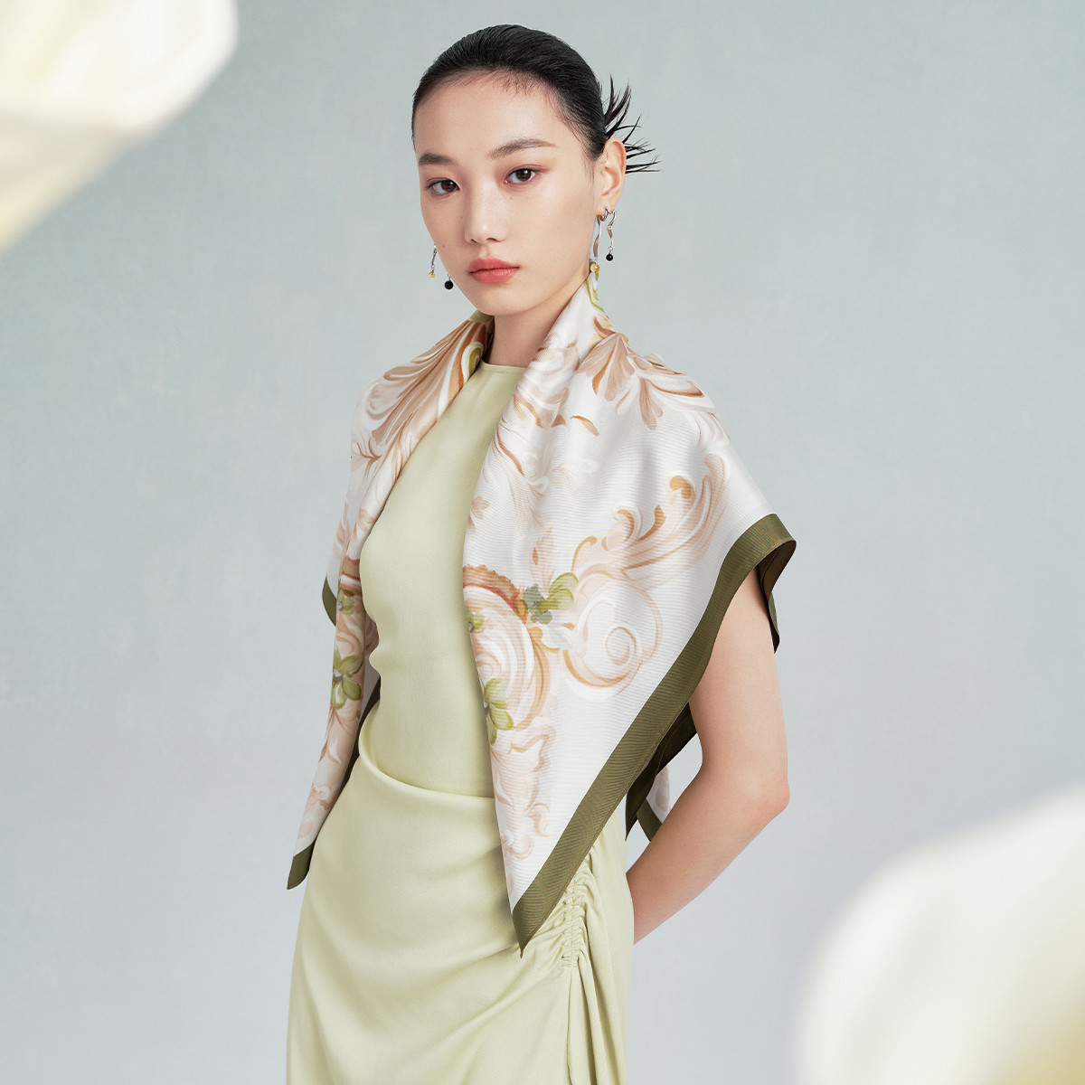 【下架】【中国直邮，时效8-20天】万事利秋冬新品真丝丝巾高级时尚双面印花88cm方巾女生礼物玉楼春-绿色