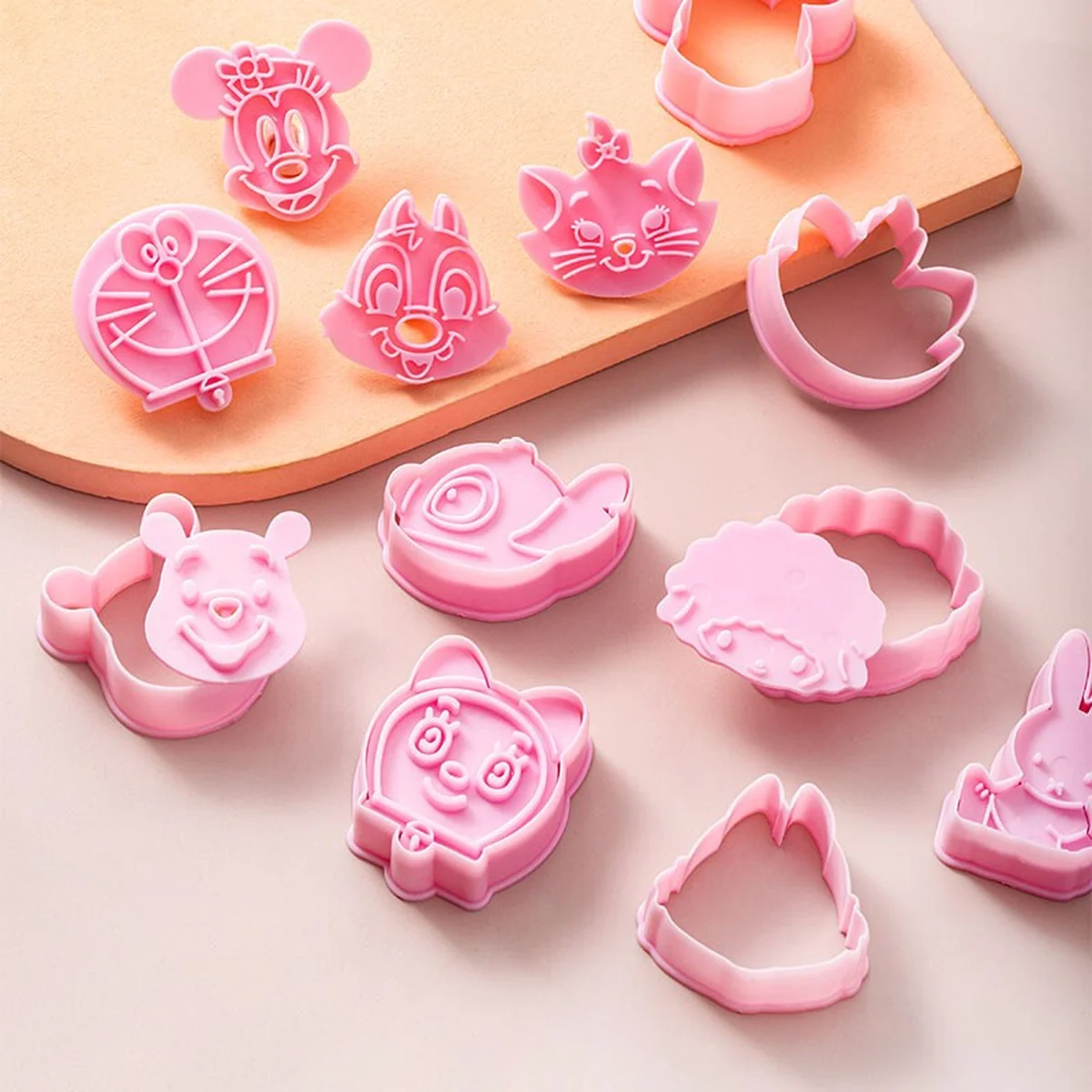 MAGIC KITCHEN, Cartoon biscuit mold, Three-dimensional cookie baking tool, 18-pieces