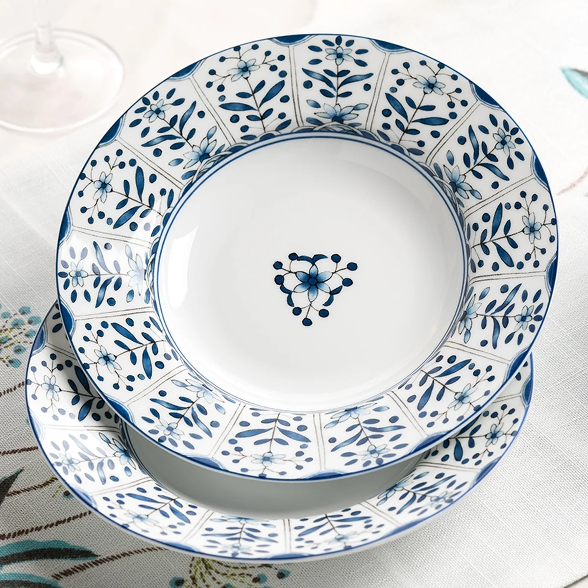 Red leaf, Jingdezhen Ceramics 30-piece In-glaze Blue and White Porcelain Tableware Set Ceramic Bowls, Plates and Spoons High Temperature Fine White Porcelain Lead-Free and Cadmium-Free