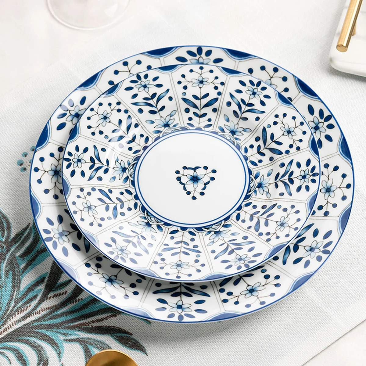 Red leaf, Jingdezhen Ceramics 30-piece In-glaze Blue and White Porcelain Tableware Set Ceramic Bowls, Plates and Spoons High Temperature Fine White Porcelain Lead-Free and Cadmium-Free