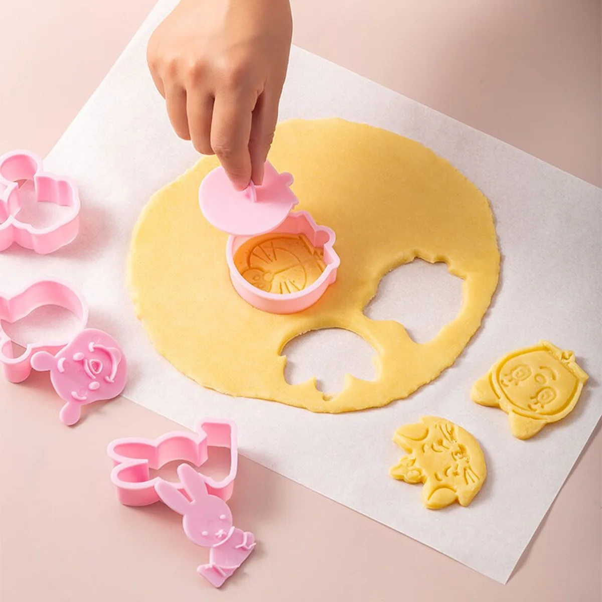 MAGIC KITCHEN, Cartoon biscuit mold, Three-dimensional cookie baking tool, 18-pieces