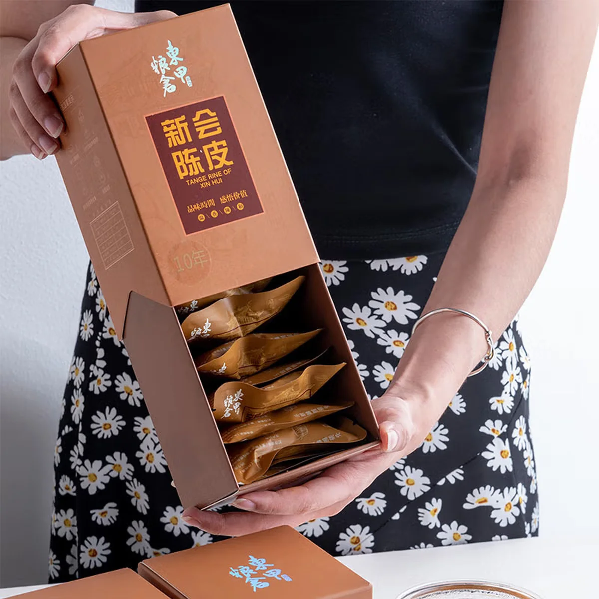【Direct shipping from China, 10-15 days】Dongjia Granary 10 Years Old Dried Xinhui Citrus Peel 40g * 1 box