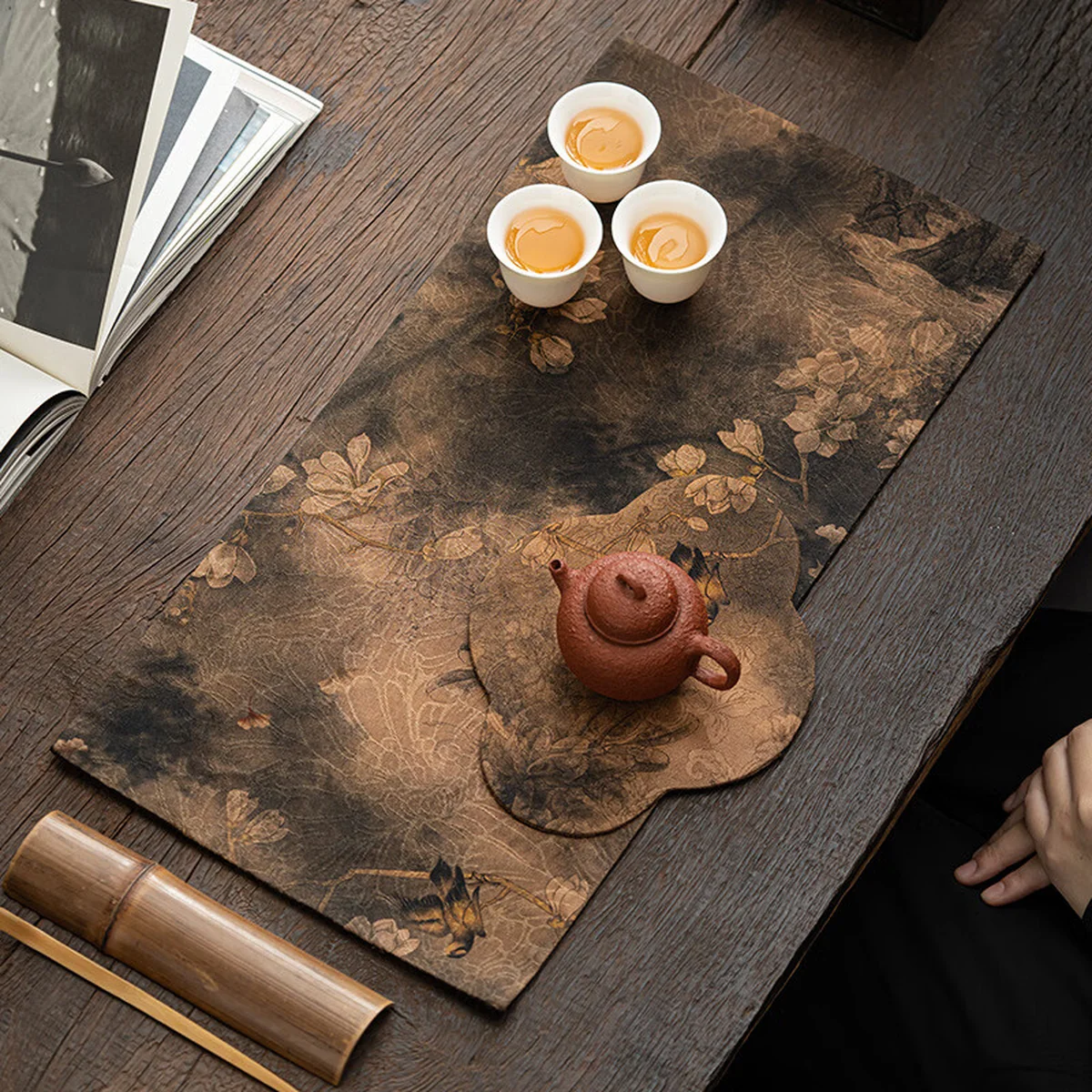 【Direct Shipping from China, Delivery in 8–20 Days】Pinchake Reversible Gambiered Guangdong Silk Dry Tea Mat and Teapot Pad, Vintage Chinese Zen Table Runner, Magnolia Design