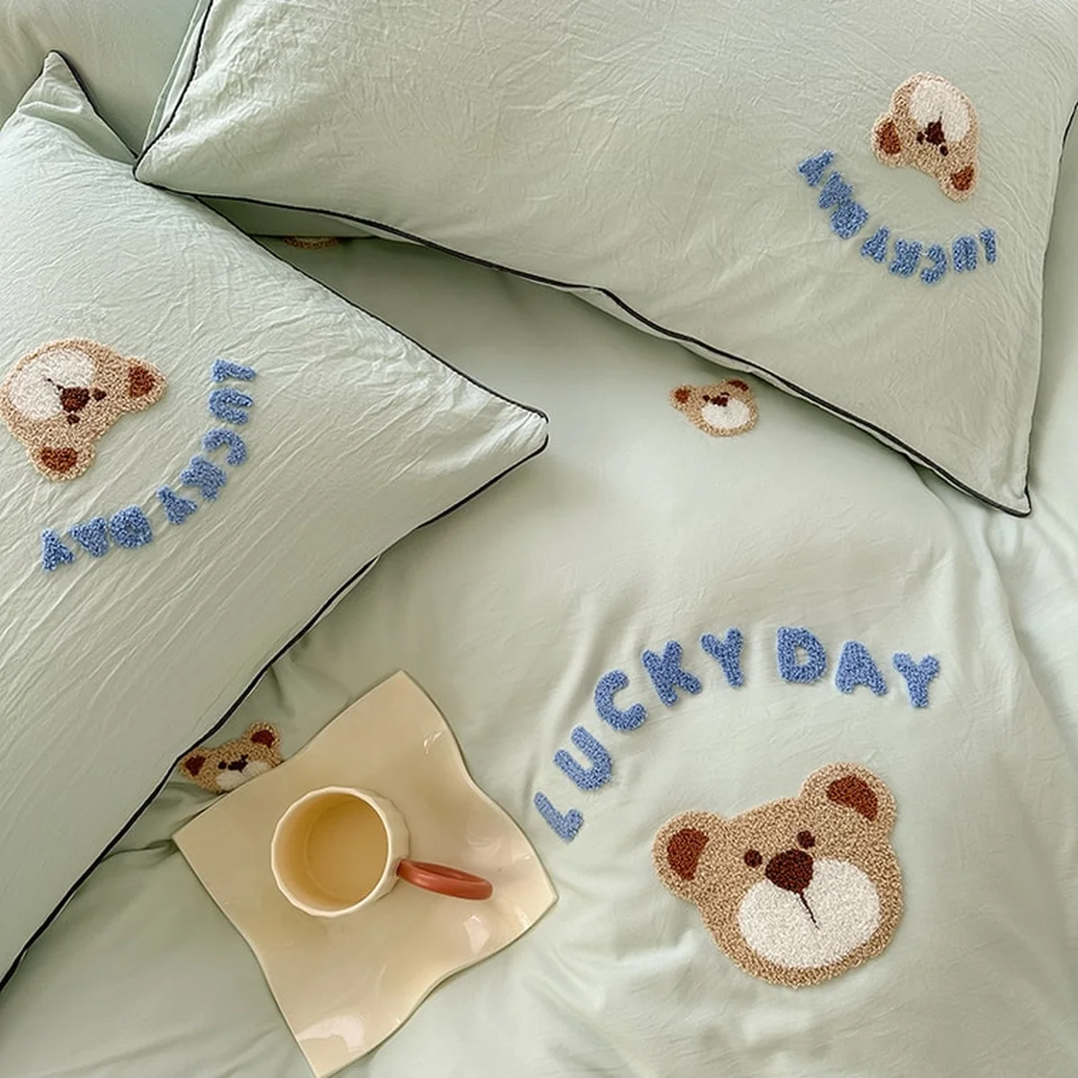 【中国直邮，时效6-10个工作日】Lullabuy 奶噗噗的小熊四件套四季居家床品套装床单被套枕套 抹茶绿