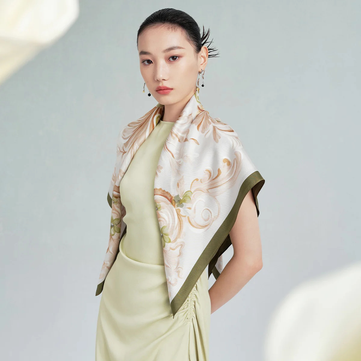 【下架】【中国直邮，时效8-20天】万事利秋冬新品真丝丝巾高级时尚双面印花88cm方巾女生礼物玉楼春-绿色