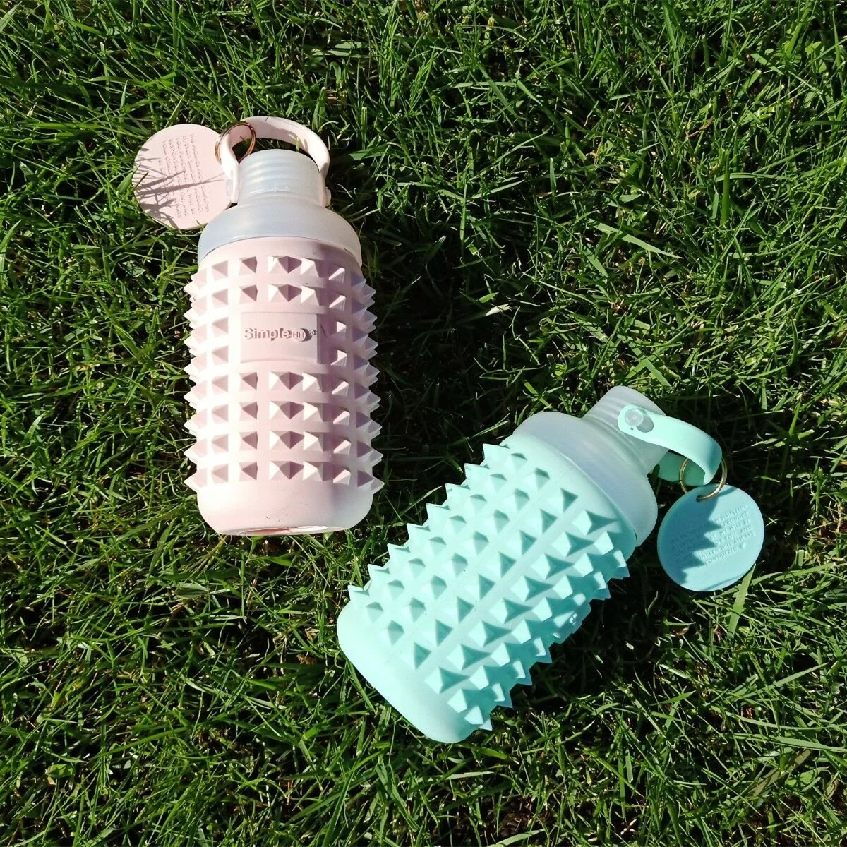 Simple HH Water Bottle Sports Water Container Traveling Bottle with Spike Silicone Protective Sleeve YH316GB