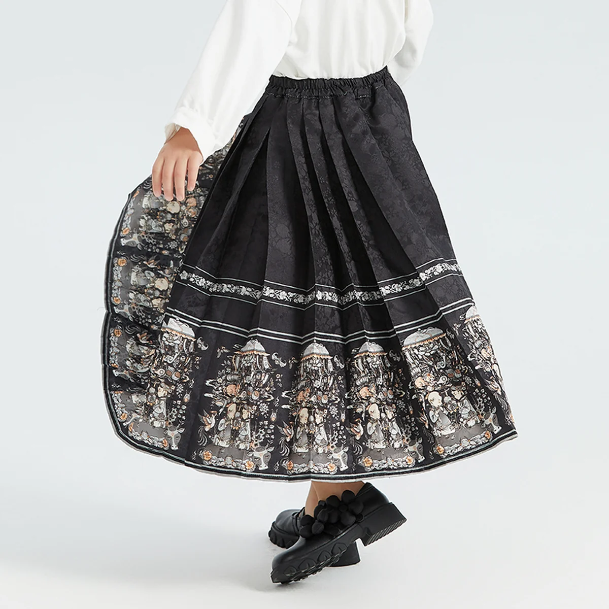 【China Direct Shipping, 10-15 days】Year's Clothing Line Cloud Painting Theatre Horse Face Dress Mother and Daughter Parent and Child Positioning Printing Patterns Subtlety Three colours available