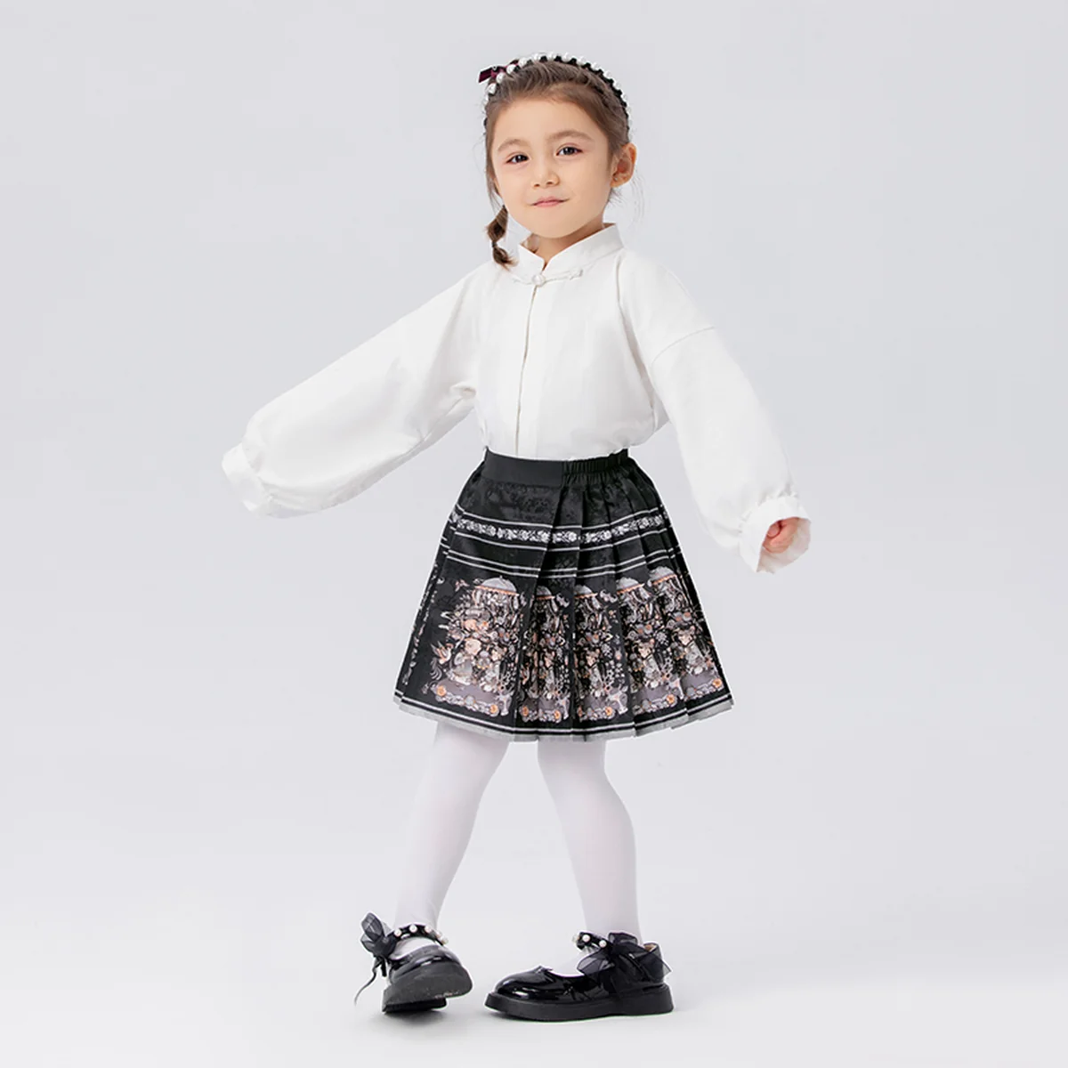 【China Direct Shipping, 10-15 days】Year's Clothing Line Cloud Painting Theatre Horse Face Dress Mother and Daughter Parent and Child Positioning Printing Patterns Subtlety Three colours available