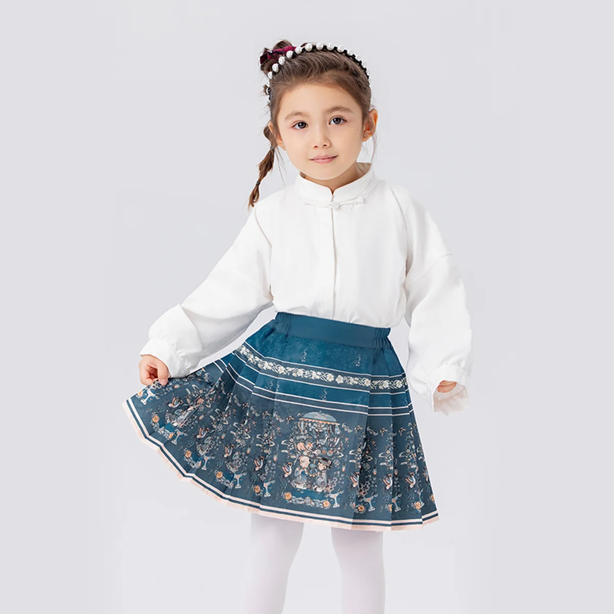 【China Direct Shipping, 10-15 days】Year's Clothing Line Cloud Painting Theatre Horse Face Dress Mother and Daughter Parent and Child Positioning Printing Patterns Subtlety Three colours available