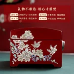 【中国直邮，时效8-20天】锦贝传说螺钿漆器珠宝实木双层首饰盒结婚精致礼物收纳嫁妆 喜鹊登梅【红绒布底-鱼锁】