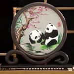 【中国直邮，时效8-20天】蜀中瑰宝 蜀绣双面刺绣熊猫摆件 中国特色礼物送朋友送老外-迎春梅熊猫