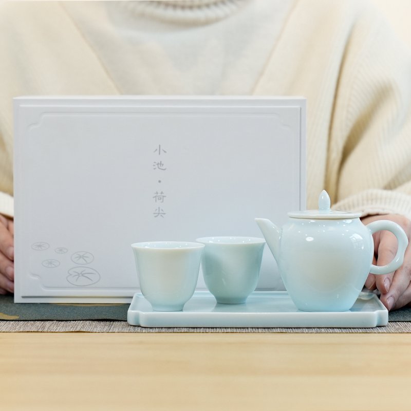 【中国直邮，时效10-15天】正山堂 小池·荷尖 4头茶具套装德化影青釉茶具 一壶两杯一茶盘 礼盒包装