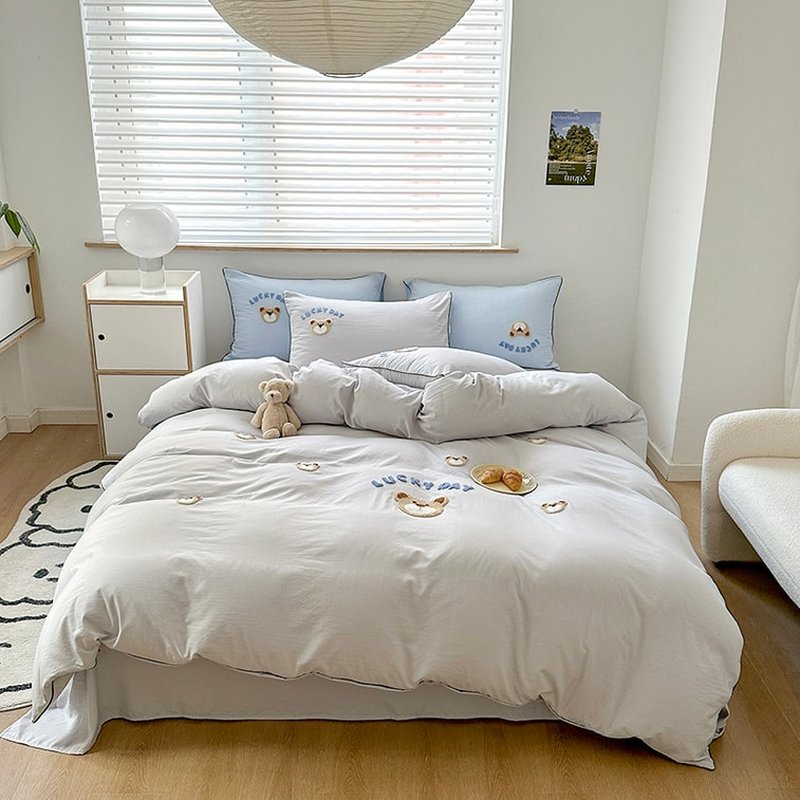 【中国直邮，时效6-10个工作日】Lullabuy 奶噗噗的小熊四件套四季居家床品套装床单被套枕套 灰色