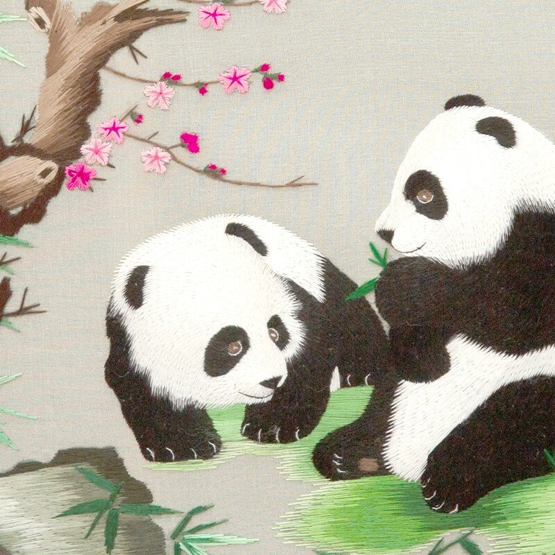 【中国直邮，时效8-20天】蜀中瑰宝 蜀绣双面刺绣熊猫摆件 中国特色礼物送朋友送老外-迎春梅熊猫