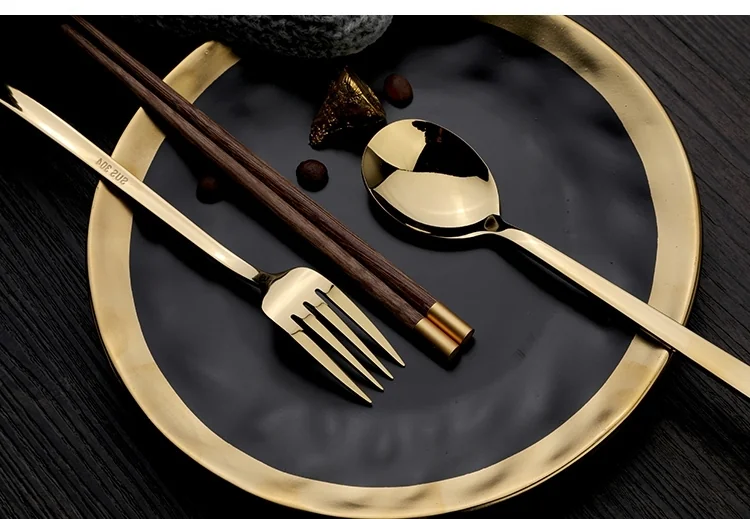 Pick up  Creative 304 stainless steel cutlery set chicken wing wooden chopsticks spoon fork gold set detail image 12