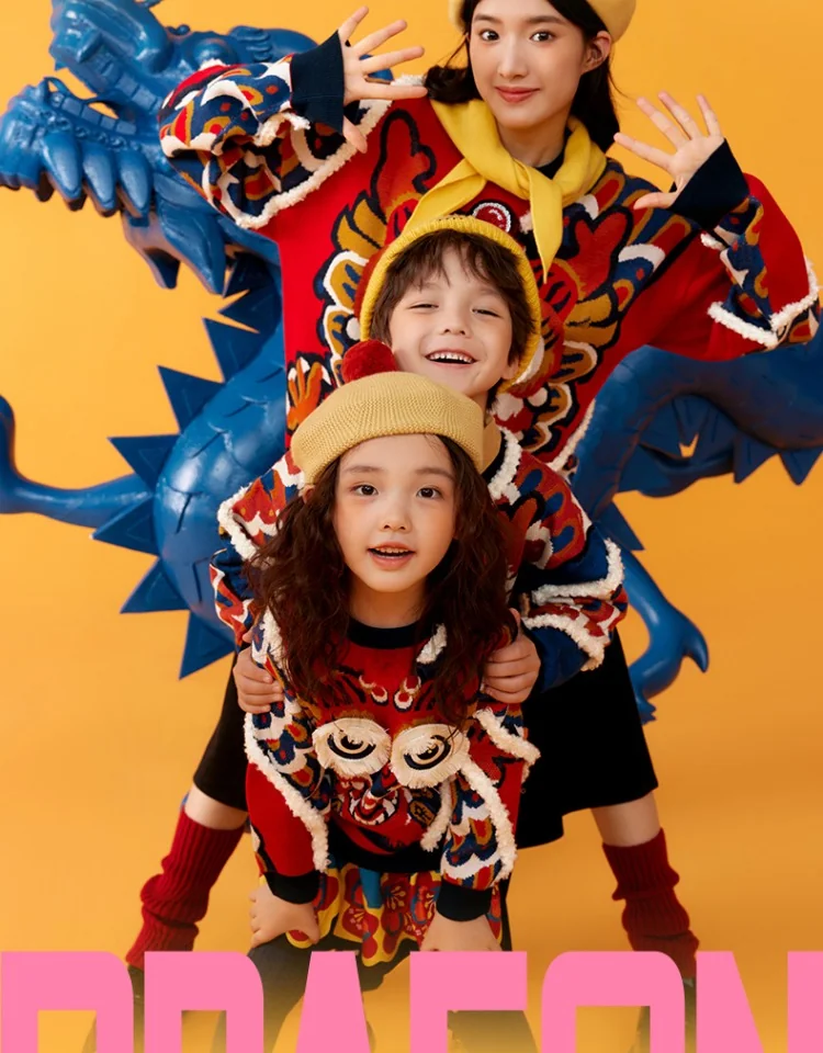 【China Direct Shipping, 10-15 days】New Year's Clothing Boys and girls jumper knit sweater section of the Year of the Dragon Children's New Year's Clothing Three colours available Soft texture detail image 2