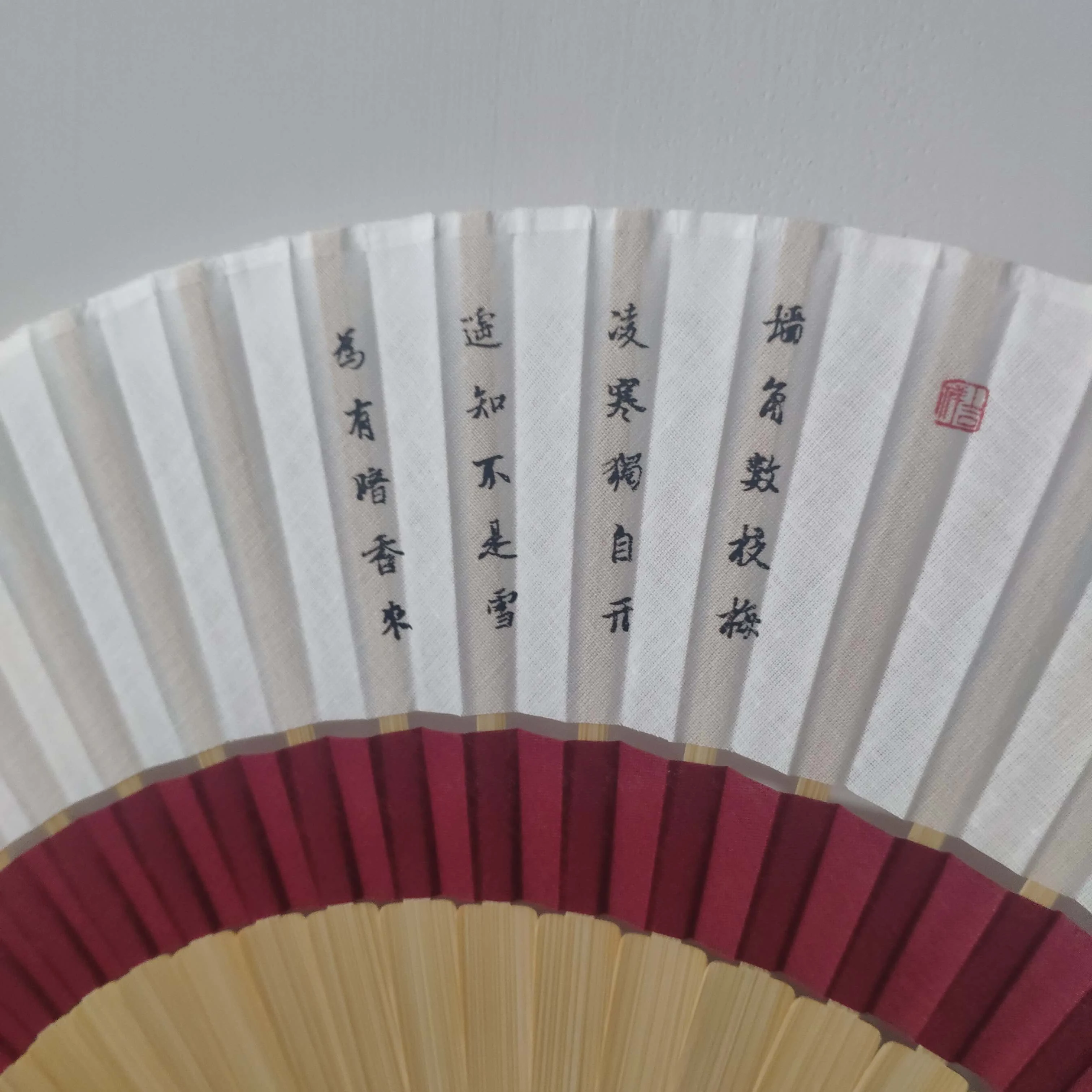 【中国直邮，时效7-15天】王星记 女式梅花折扇23cm 中国风  古典工艺礼品扇 detail image 4