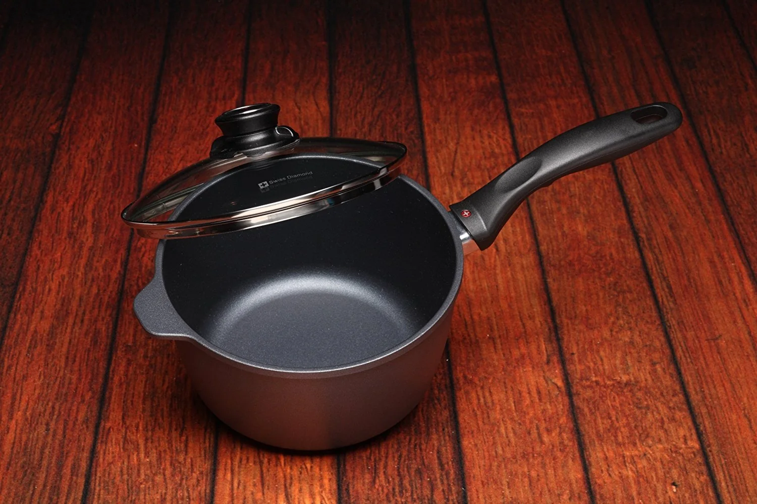 Swiss Diamond Nonstick  Induction Nonstick Saucepan - 3.2 qt (8")   6720ic HD Classic Series detail image 4