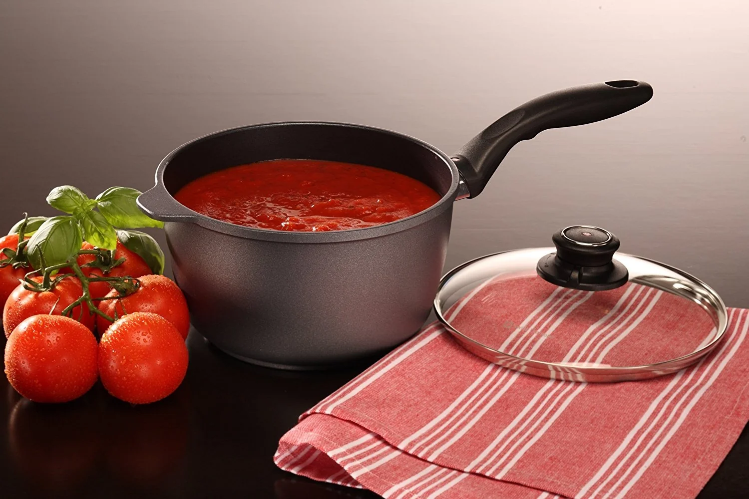 Swiss Diamond Nonstick  Induction Nonstick Saucepan - 3.2 qt (8")   6720ic HD Classic Series detail image 5
