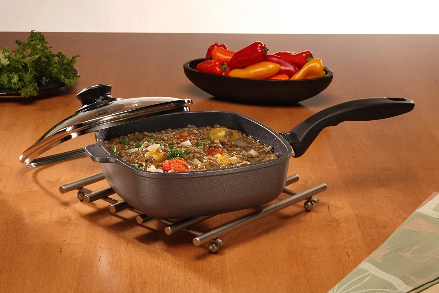 Swiss Diamond Nonstick Square Saute Pan with Lid 6620c 2L  8" x 8" detail image 8